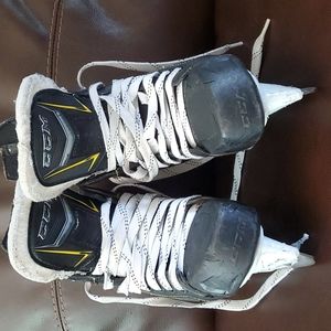 CCM TACKS 9060 HOCKEY SKATES size 3.5/ 4.5 shoe size